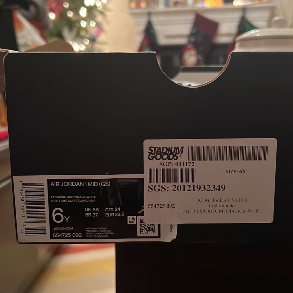 Air Jordan 1 Mid ‘Smoke Grey’ - Picture 3 of 7